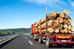 Logística impacta no transporte de madeira
