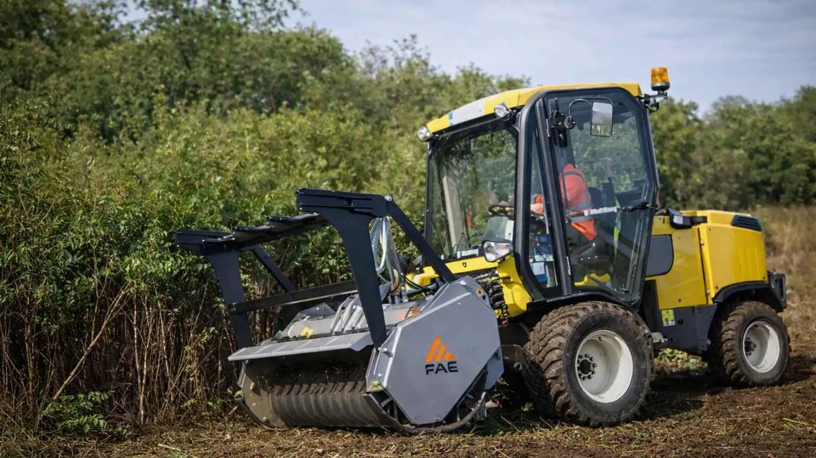 Triturador florestal preço: o que compõe o valor do equipamento e opções de aquisição 3 Máquina base equipada com triturador florestal